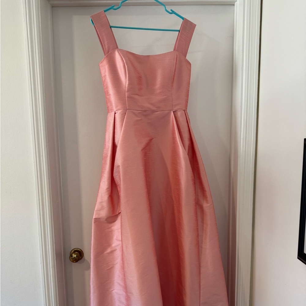 Elegant Pink Sleeveless Gown
